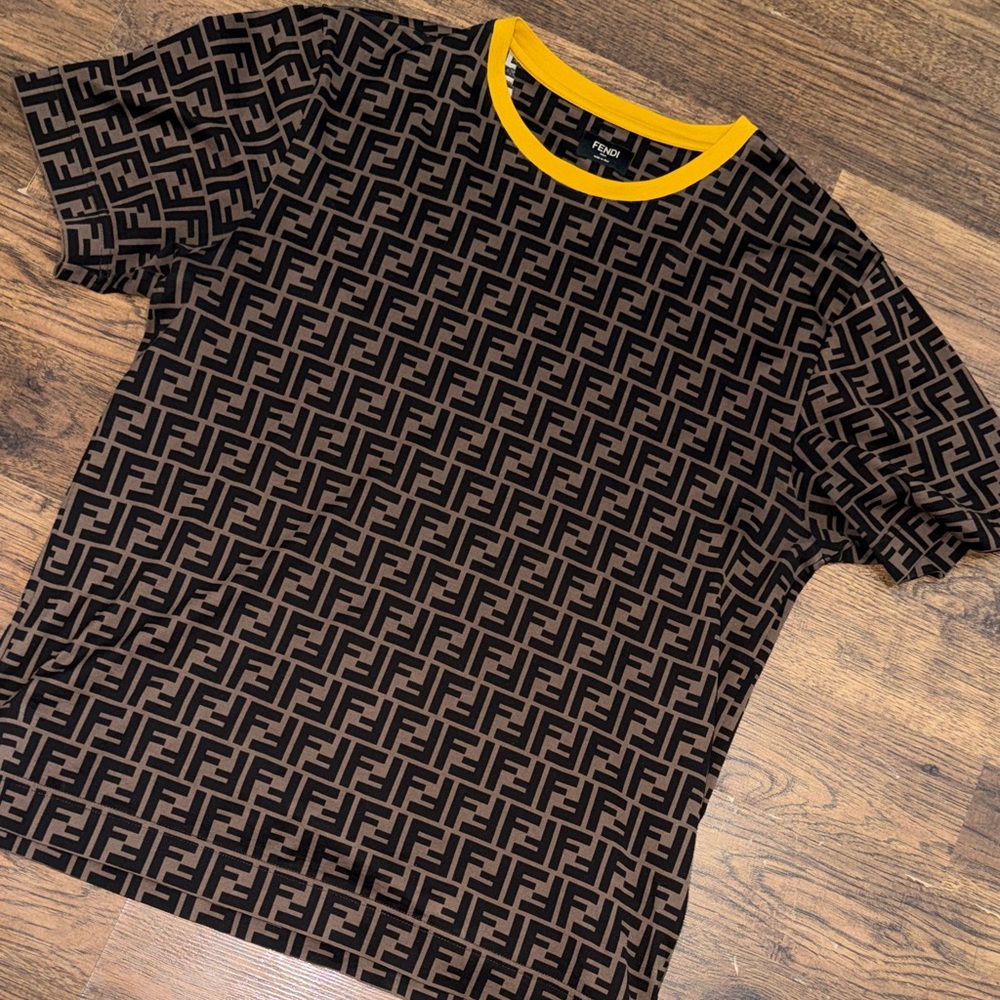 Men Fendi Black and Gold Patterned Tee